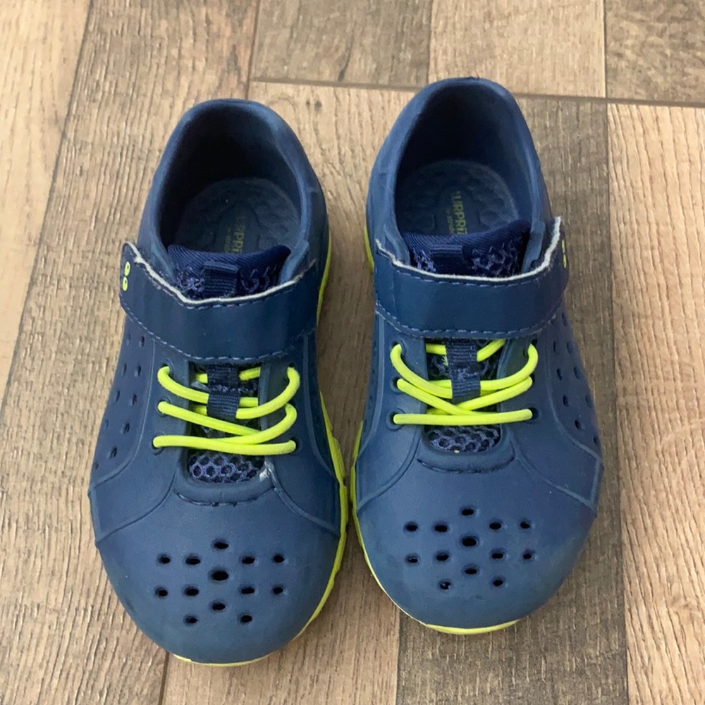 Toddler water shoes